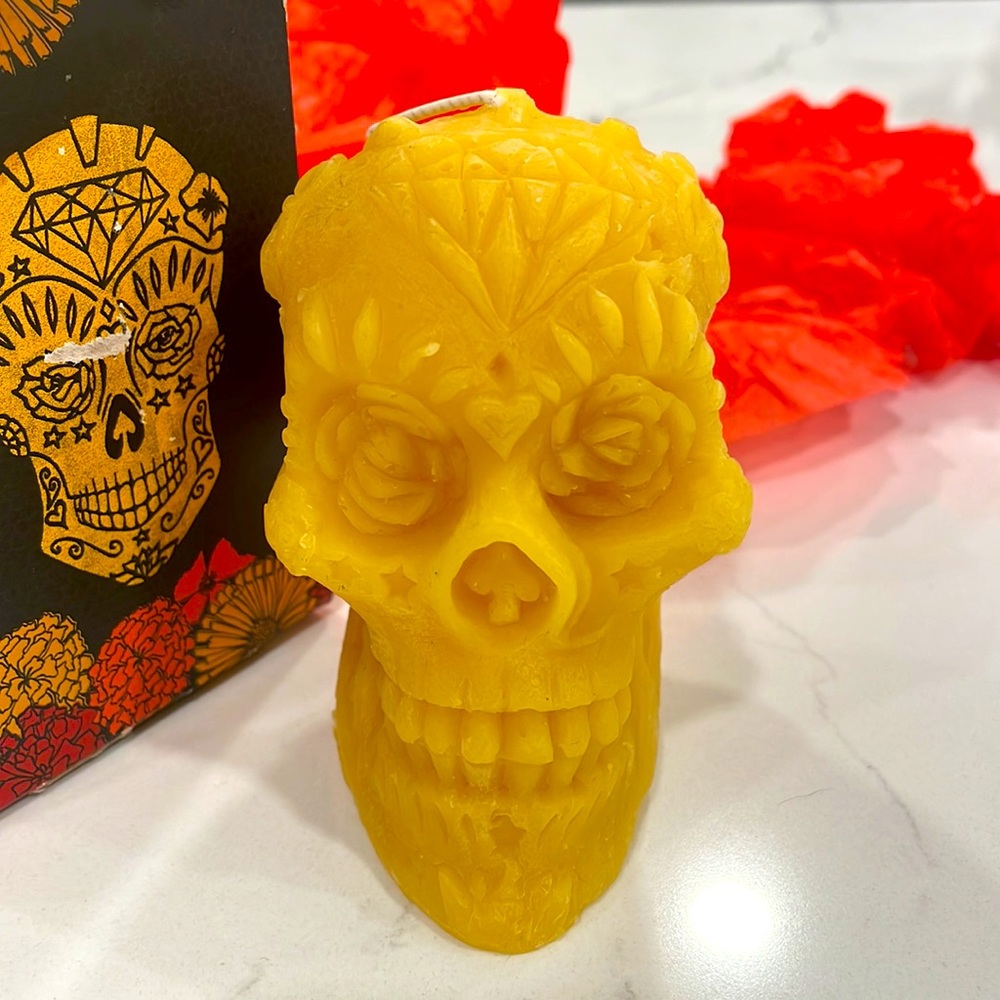 NWT Big Dipper Wax Works Skull 💀 Bees 🐝 Wax Candle